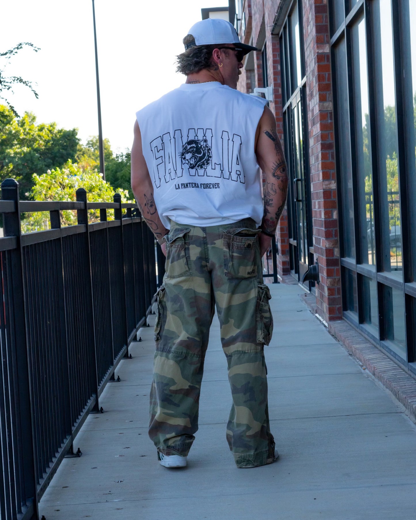 Familia Sleeveless